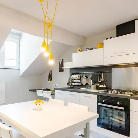 Altido Treetop Attic In The Old Apartamento *
